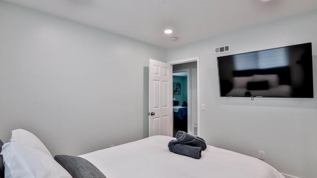 H&H Modern Lux 4Bd 1 King Suite 3 Queen Socal Disney Вестминстер Экстерьер фото