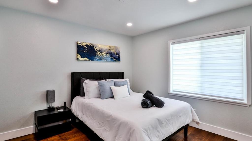H&H Modern Lux 4Bd 1 King Suite 3 Queen Socal Disney Вестминстер Экстерьер фото