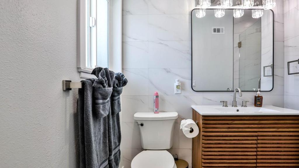 H&H Modern Lux 4Bd 1 King Suite 3 Queen Socal Disney Вестминстер Экстерьер фото