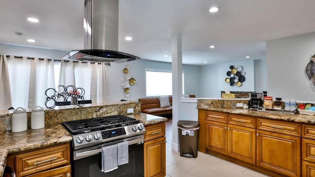 H&H Modern Lux 4Bd 1 King Suite 3 Queen Socal Disney Вестминстер Экстерьер фото