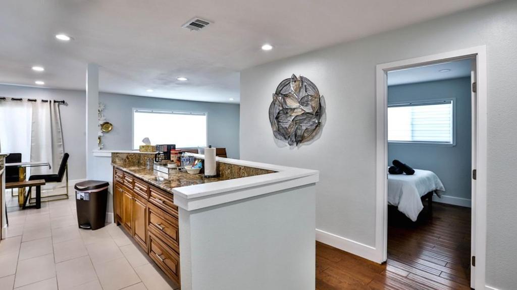 H&H Modern Lux 4Bd 1 King Suite 3 Queen Socal Disney Вестминстер Экстерьер фото