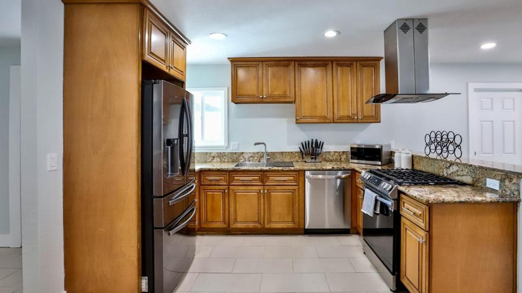 H&H Modern Lux 4Bd 1 King Suite 3 Queen Socal Disney Вестминстер Экстерьер фото