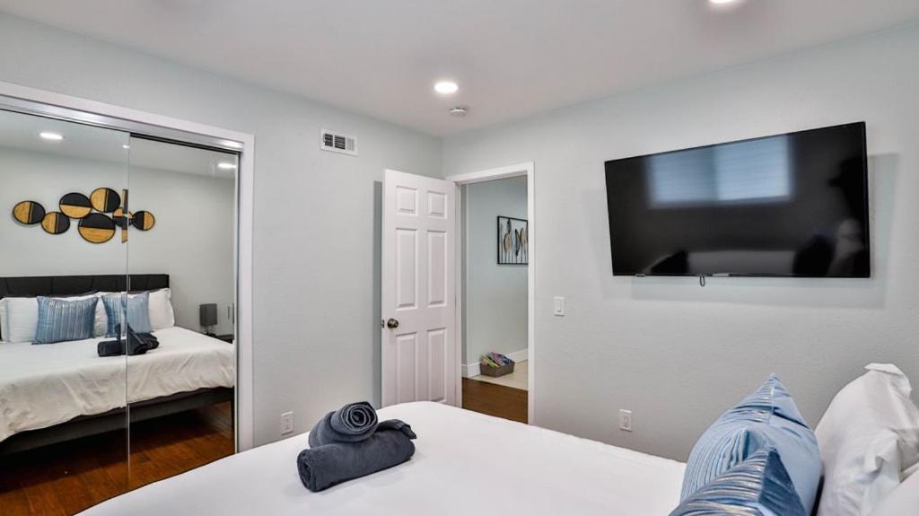 H&H Modern Lux 4Bd 1 King Suite 3 Queen Socal Disney Вестминстер Экстерьер фото