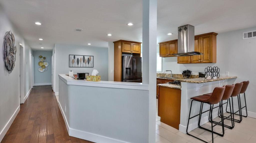 H&H Modern Lux 4Bd 1 King Suite 3 Queen Socal Disney Вестминстер Экстерьер фото